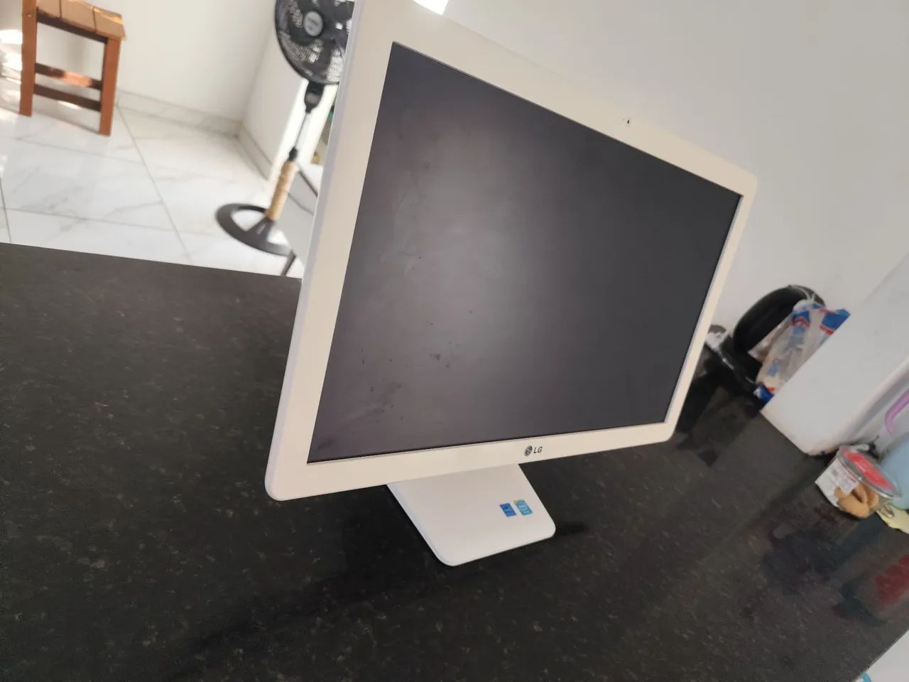 Computador All in One LG 22V240 - SSD 500GB, Intel Celeron, Windows 10 - Foto 3