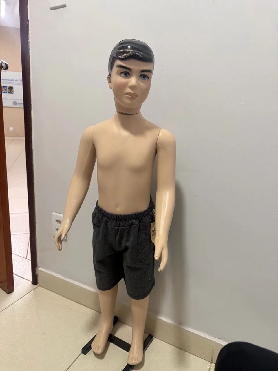 Manequim infantil masculino 