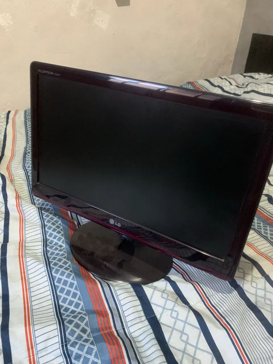 Monitores sem cabos, um funciona o outro nao testei