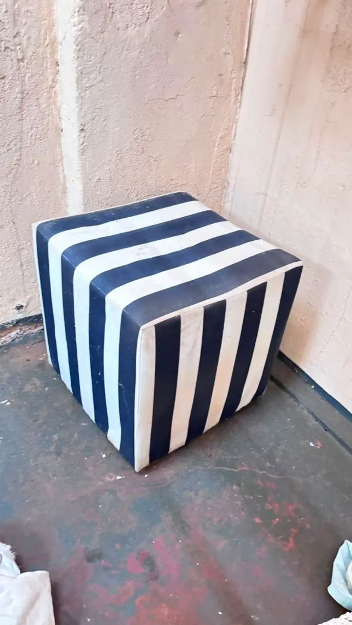 Puff azul e branco  - Foto 2