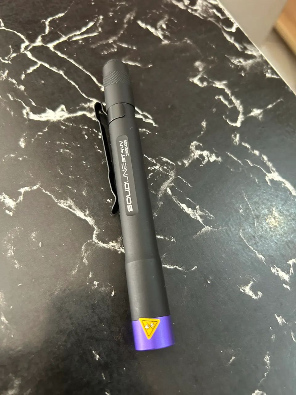 Lanterna Led Lenser com luz branca e uv - Foto 4