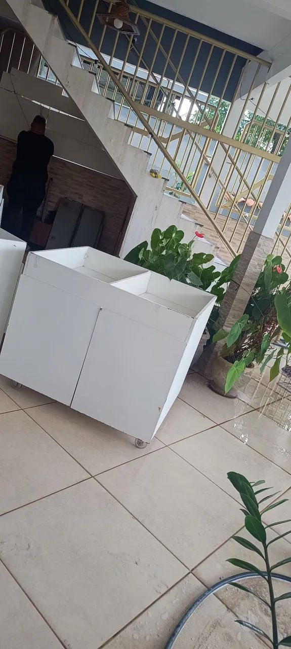 Bancas em MDF para montagem de loja.