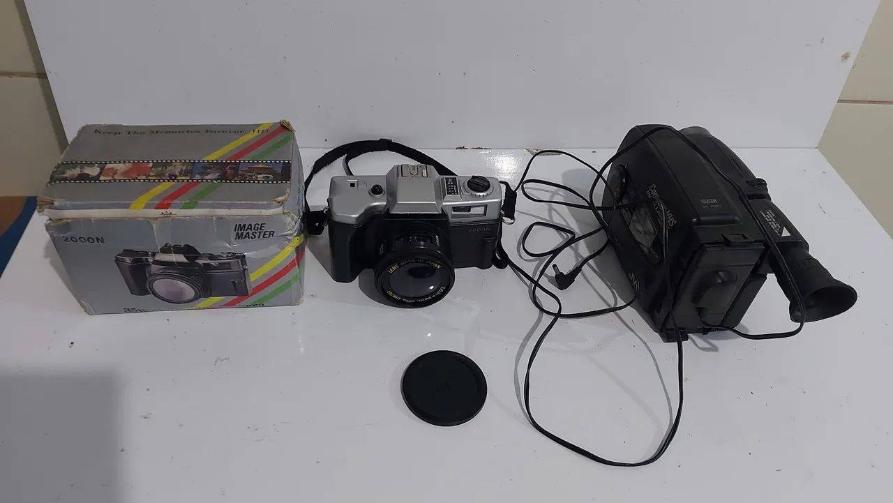 Câmera e filmadora antiga 