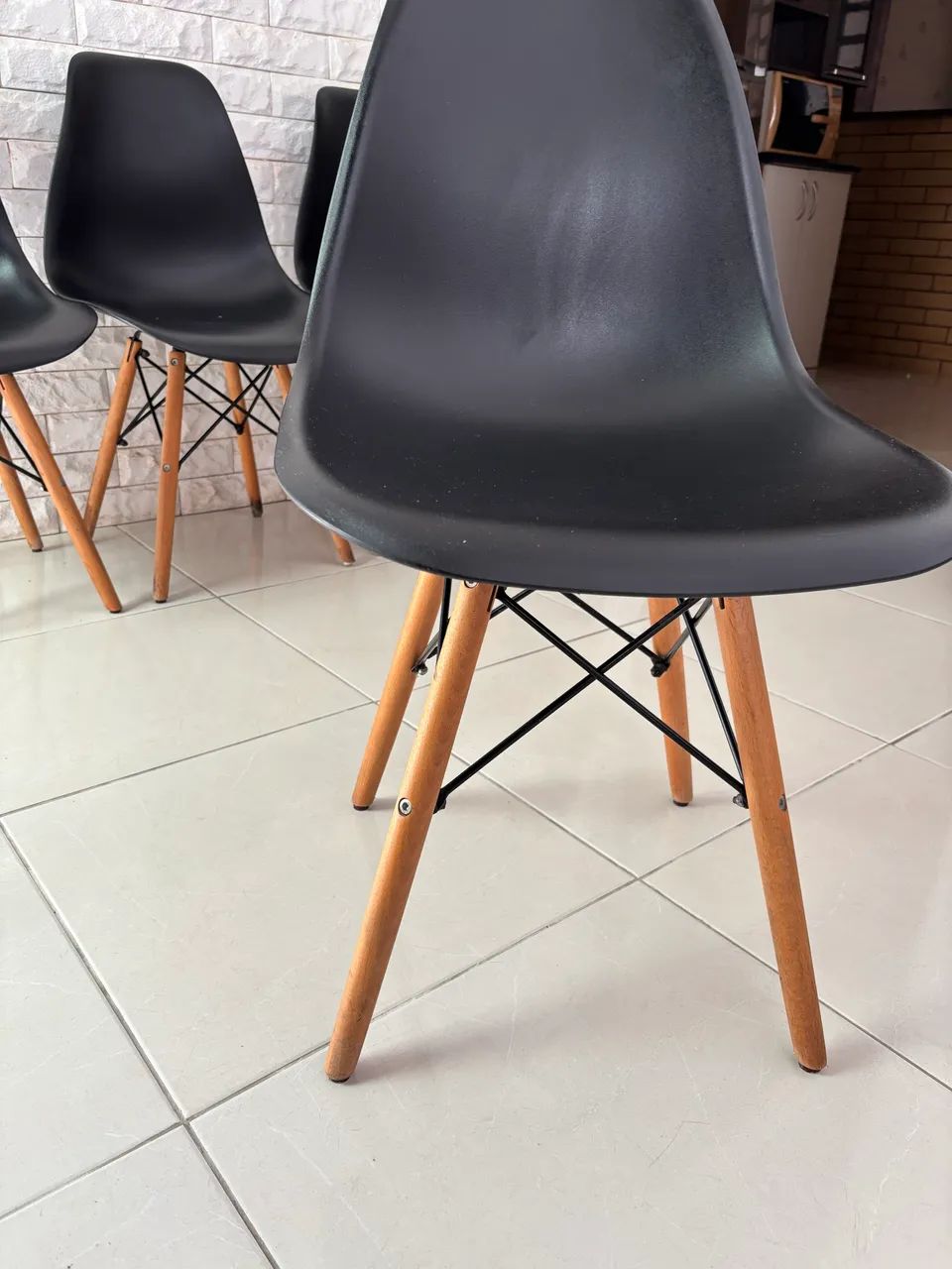 4 Cadeiras eames eiffel - Foto 4