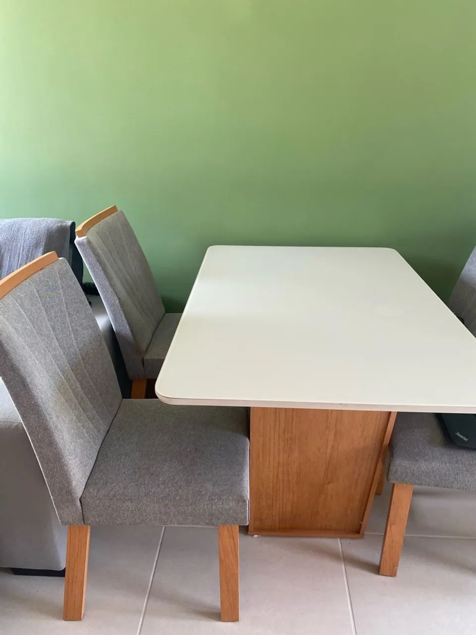 Mesa com 4 cadeiras  - Foto 2