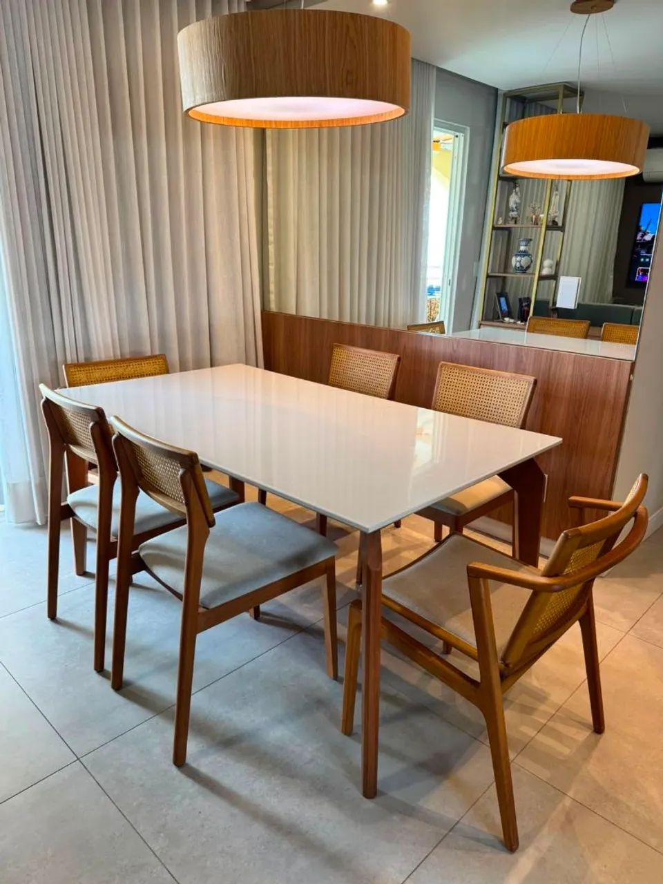 Mesa de jantar com 6 cadeiras / lugares