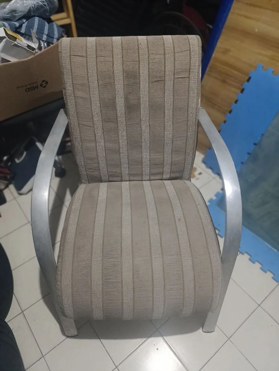 Poltronas com braço em alumínio (  ótimo estado ) - Foto 2