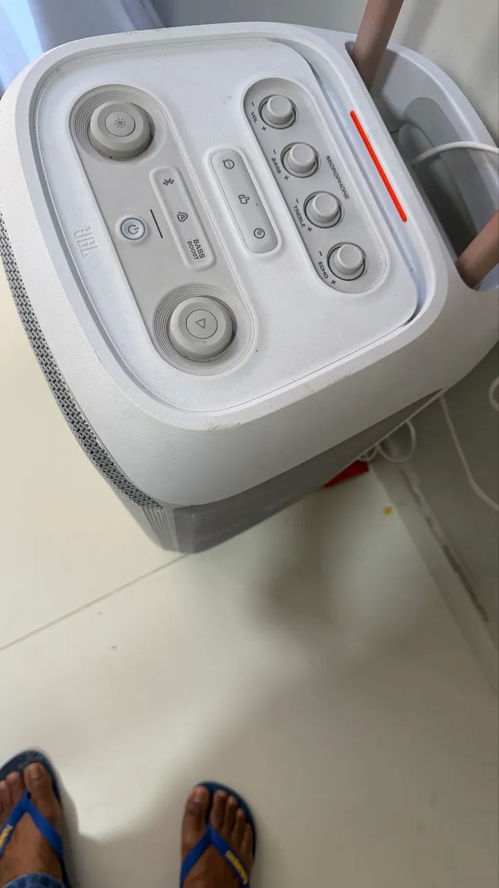 Jbl com 7 meses de uso possui só uma marca como mostra na foto  - Foto 3