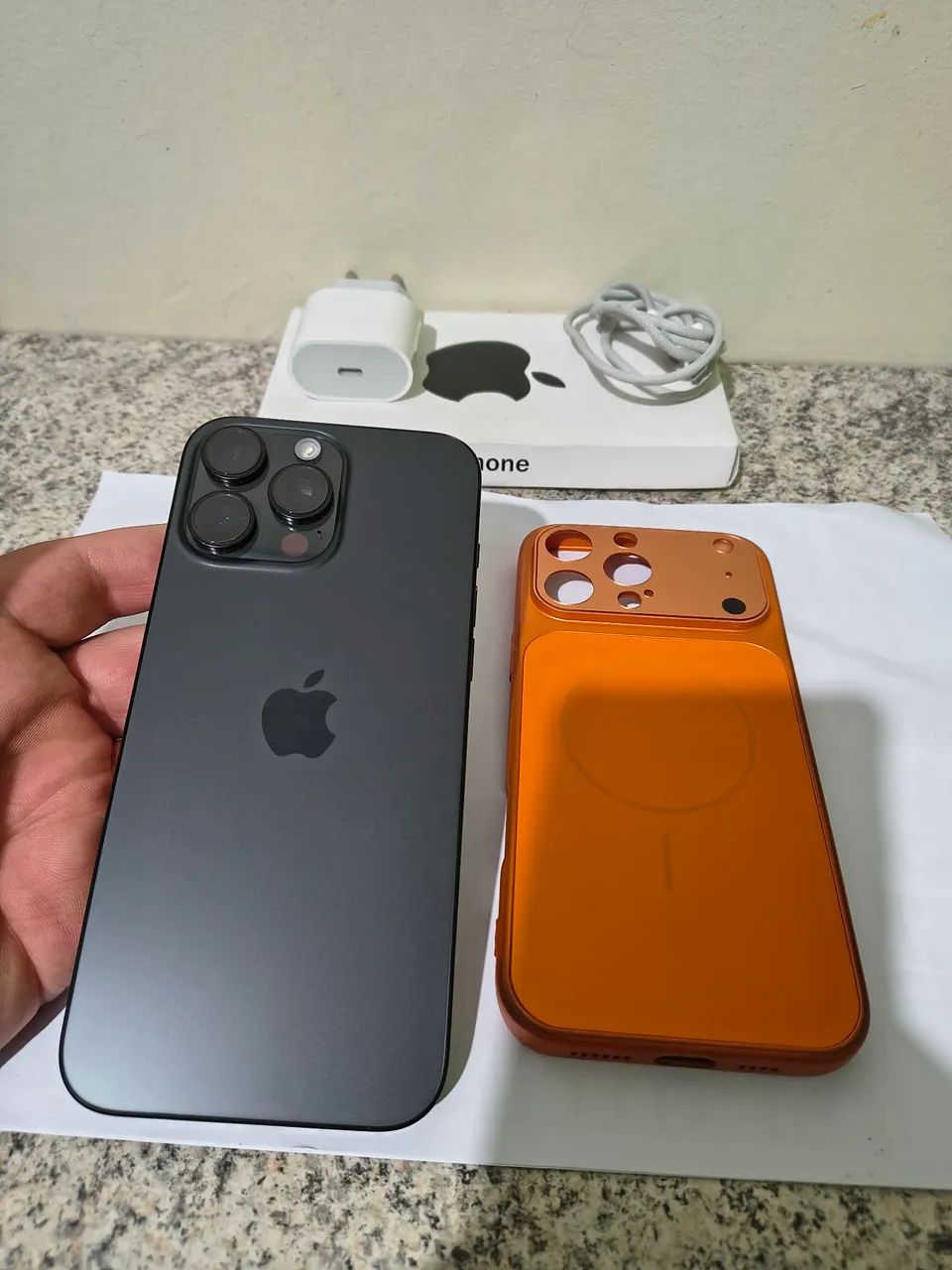 iPhone 16 pró Max 256GB aceito troca por celular inferior e volta