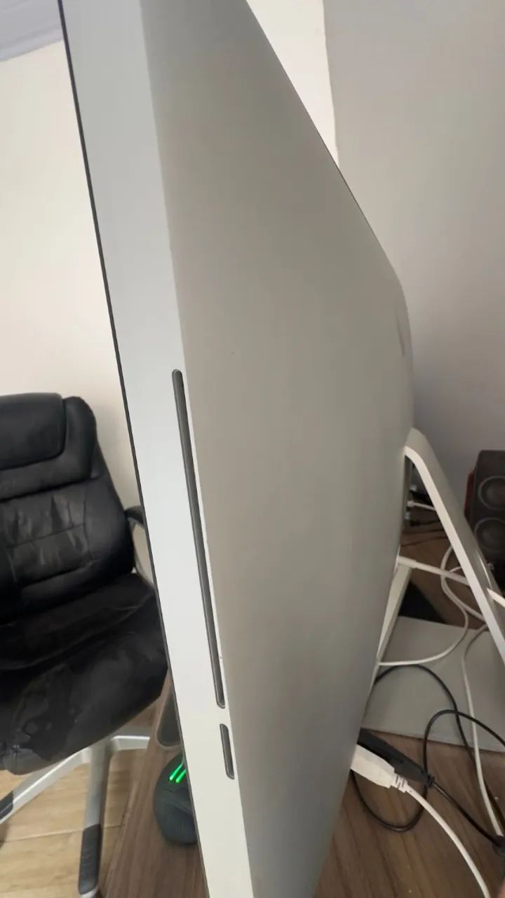 iMac 27 Polegadas (Mid 2011) - Intel Core i7, 32GB RAM - Ótimo