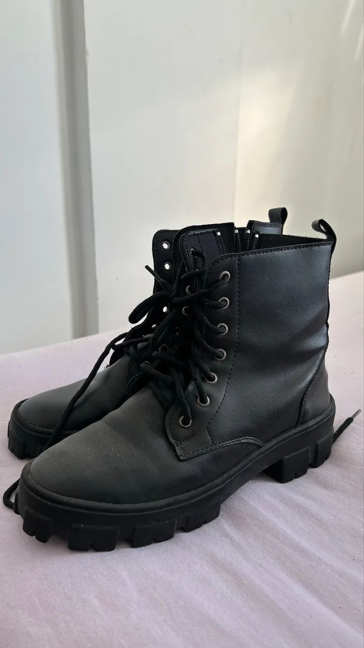 Bota coturno preta