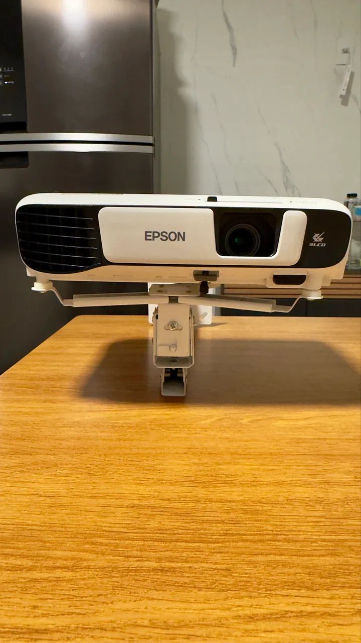 Projetor Epson PowerLite S41+ 3LCD - 3300 Lumens - Pouquíssimo Usado - com Suporte - Foto 3