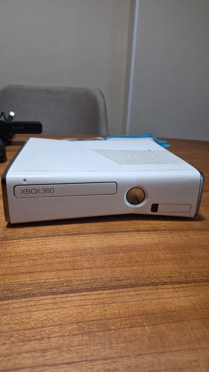 Xbox 360 com sensor Knect + 3 controles + 11 jogos - Foto 5