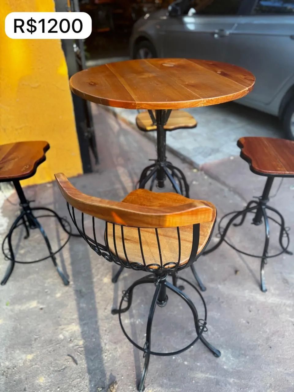 Mesa em madeira maciça com ajustes de altura para bares e restaurantes  - Foto 2