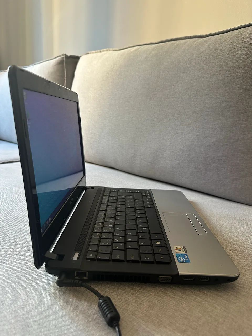 Acer Aspire E1 - Foto 2