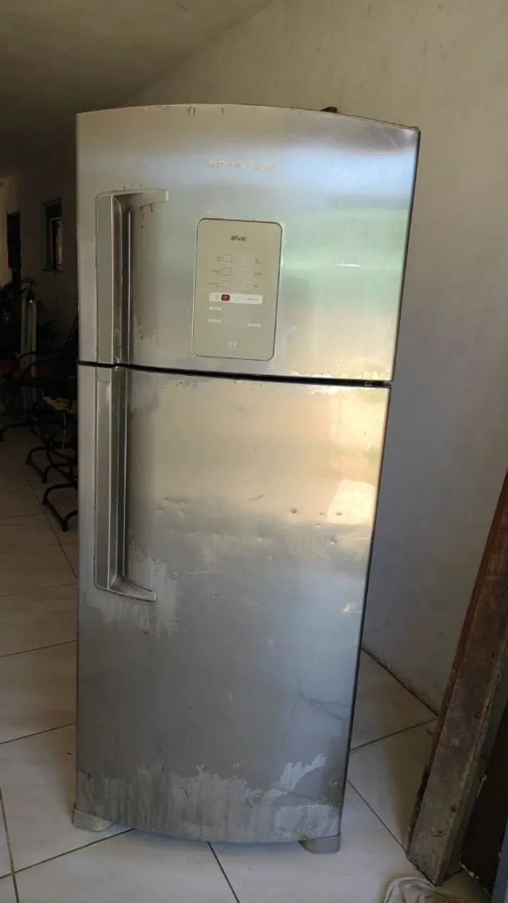 GELADEIRA COM DEFEITO 
