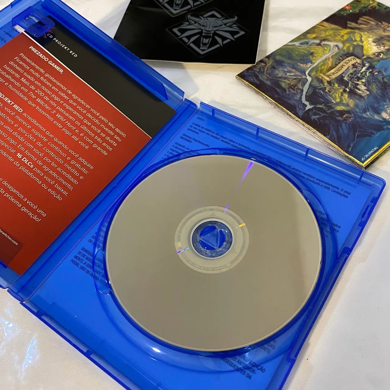 Jogo PS4 The Witcher 3 (completo com mapa e adesivos) + brinde - Foto 4