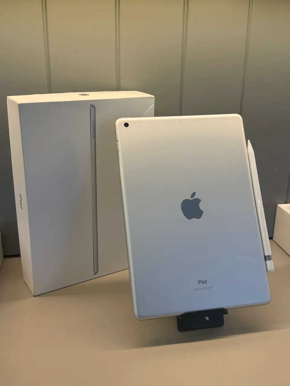 Apple iPad Pro10.5 64GB シルバー Amazon.co.jp: Apple iPad Pro (10.5インチ, Wi-Fi, 64GB) - スペース
