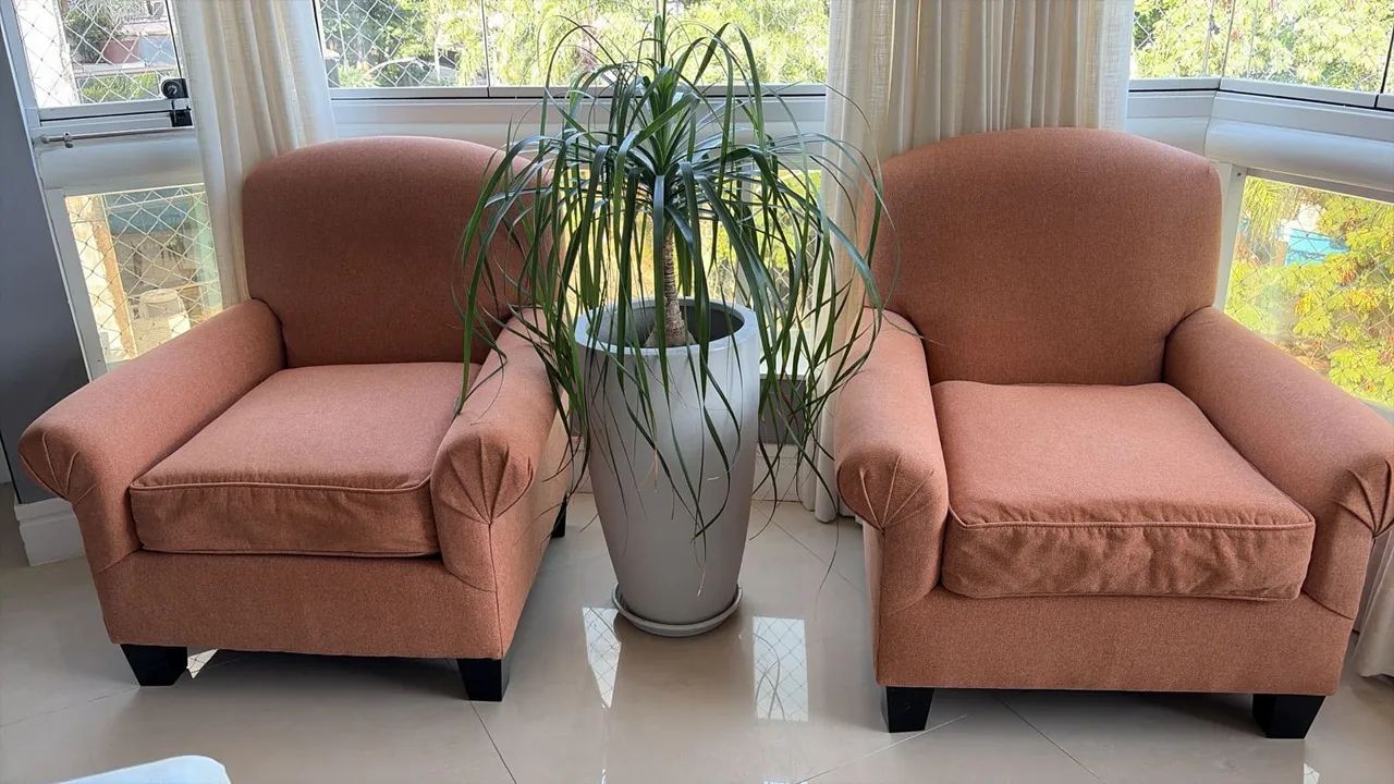 Sofá 2 e 3 lugares mais 2 poltronas em excelente estado  - Foto 4