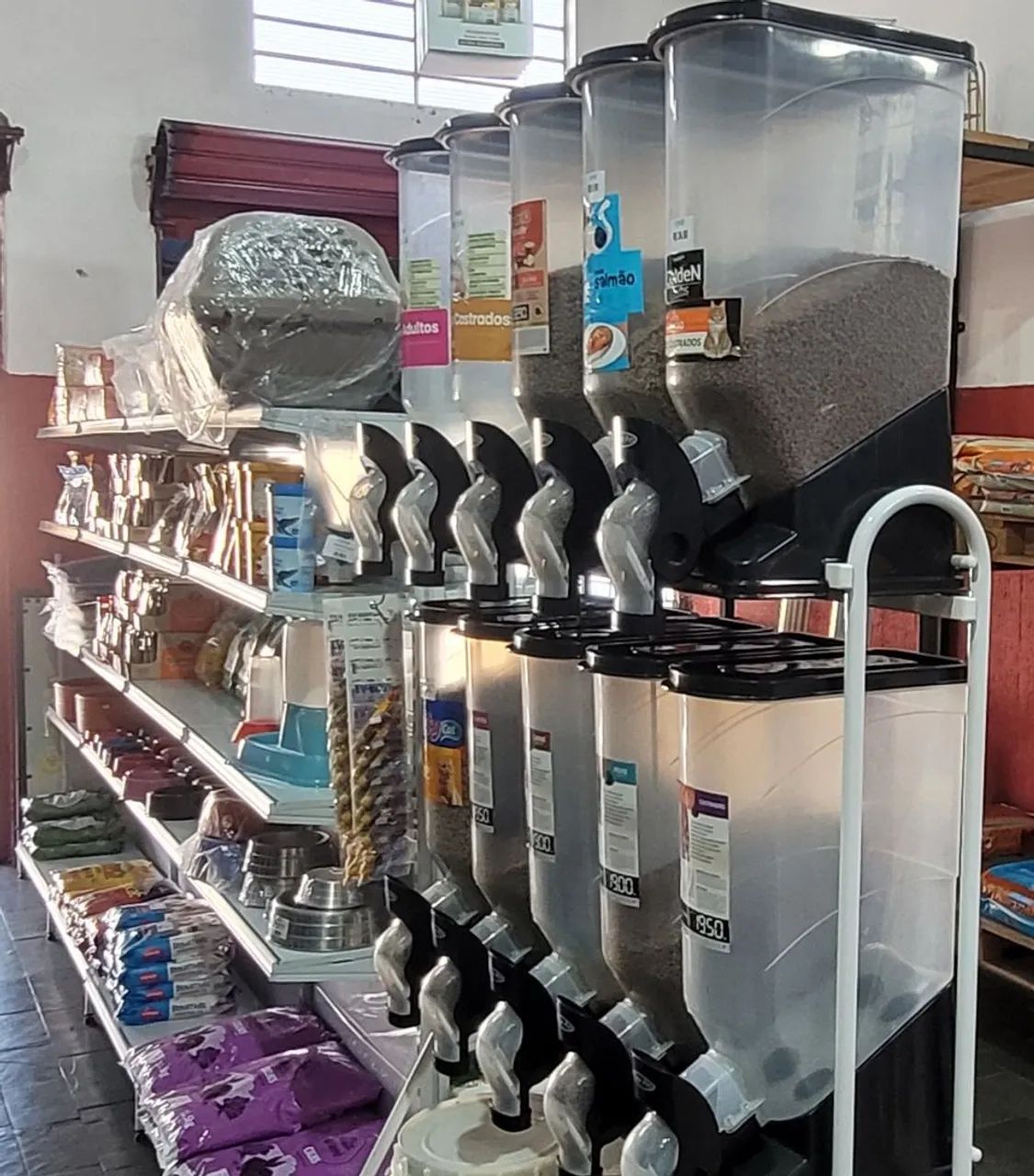 Vendo estoque e mobiliário de loja agropecuária 