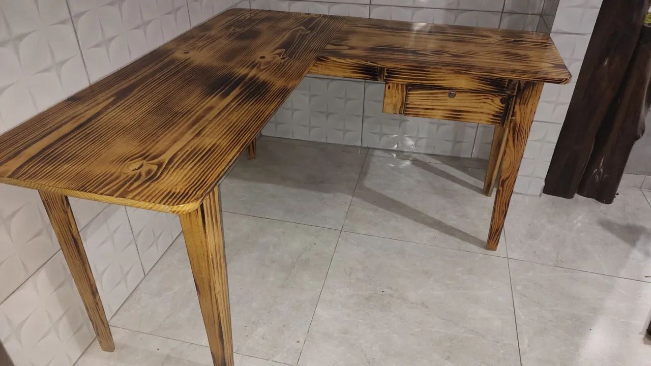 Escrivaninha em madeira de pinos. - Foto 3