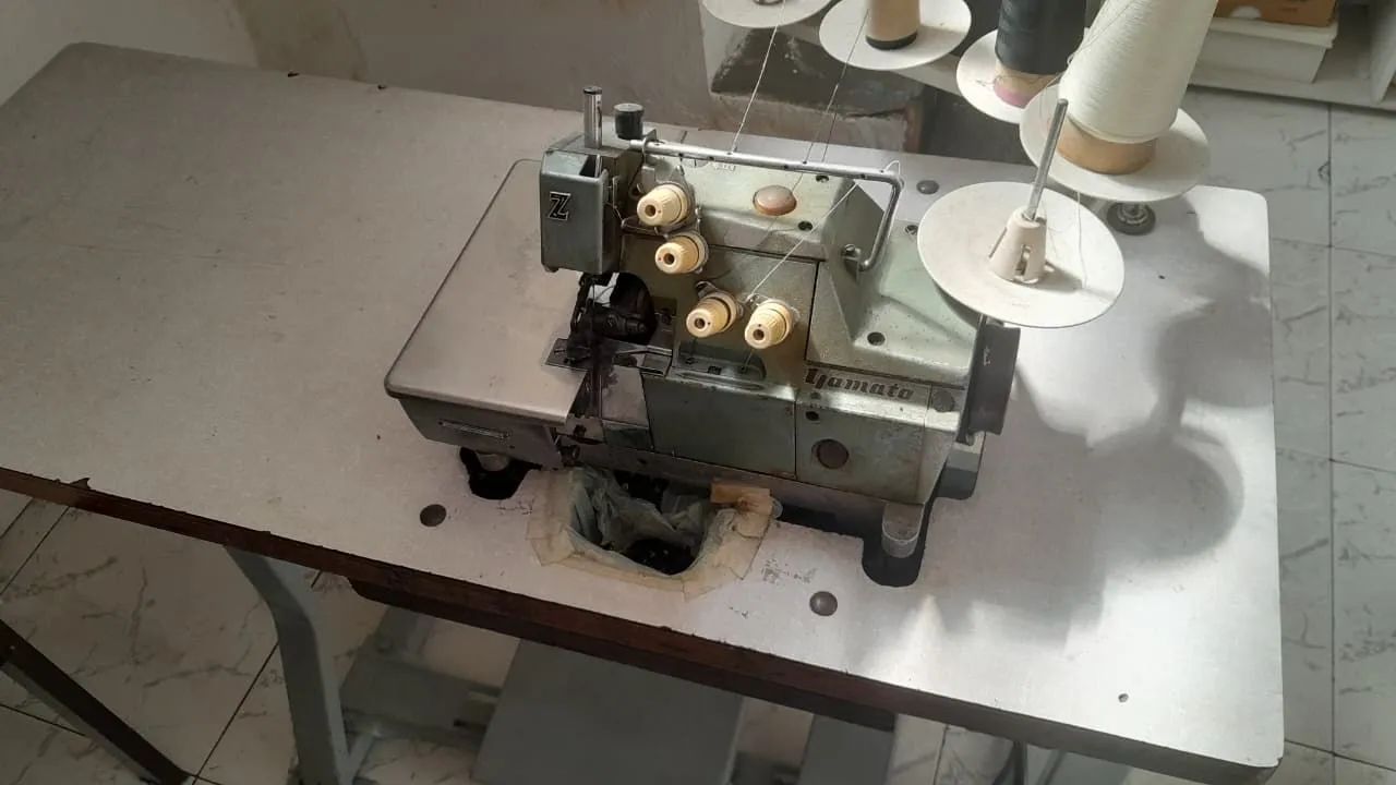 Maquina de Costura Industrial Galoneira e Overlock - Foto 2