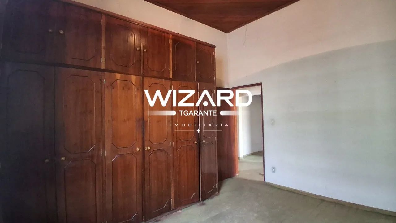 Casa com 4 quartos e 7 vagas de garagem no Centro de Amparo - Foto 2