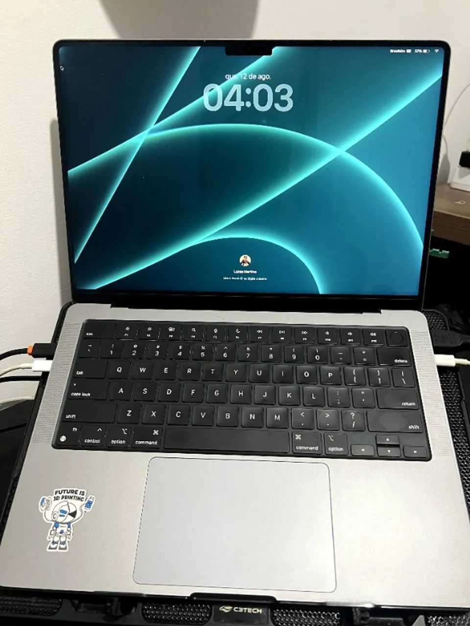 Macbook Pro (M1 PRO) - 14 polegadas + Magic Mouse + Adaptadores Apple