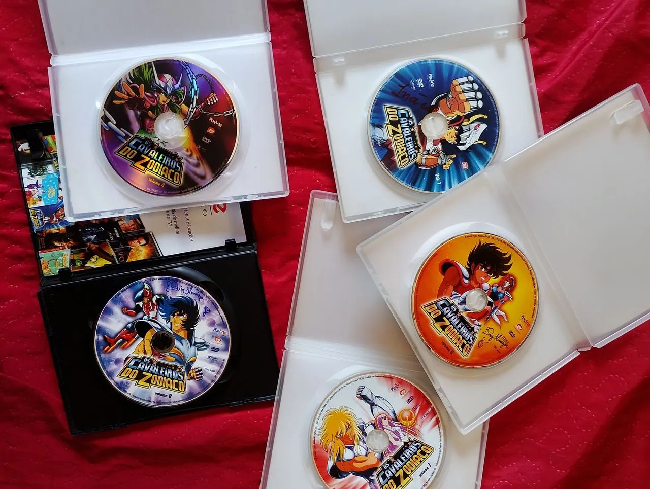 Os cavaleiros do zodíaco dvd original volumes 1,4,6,7,8 faço Olx
