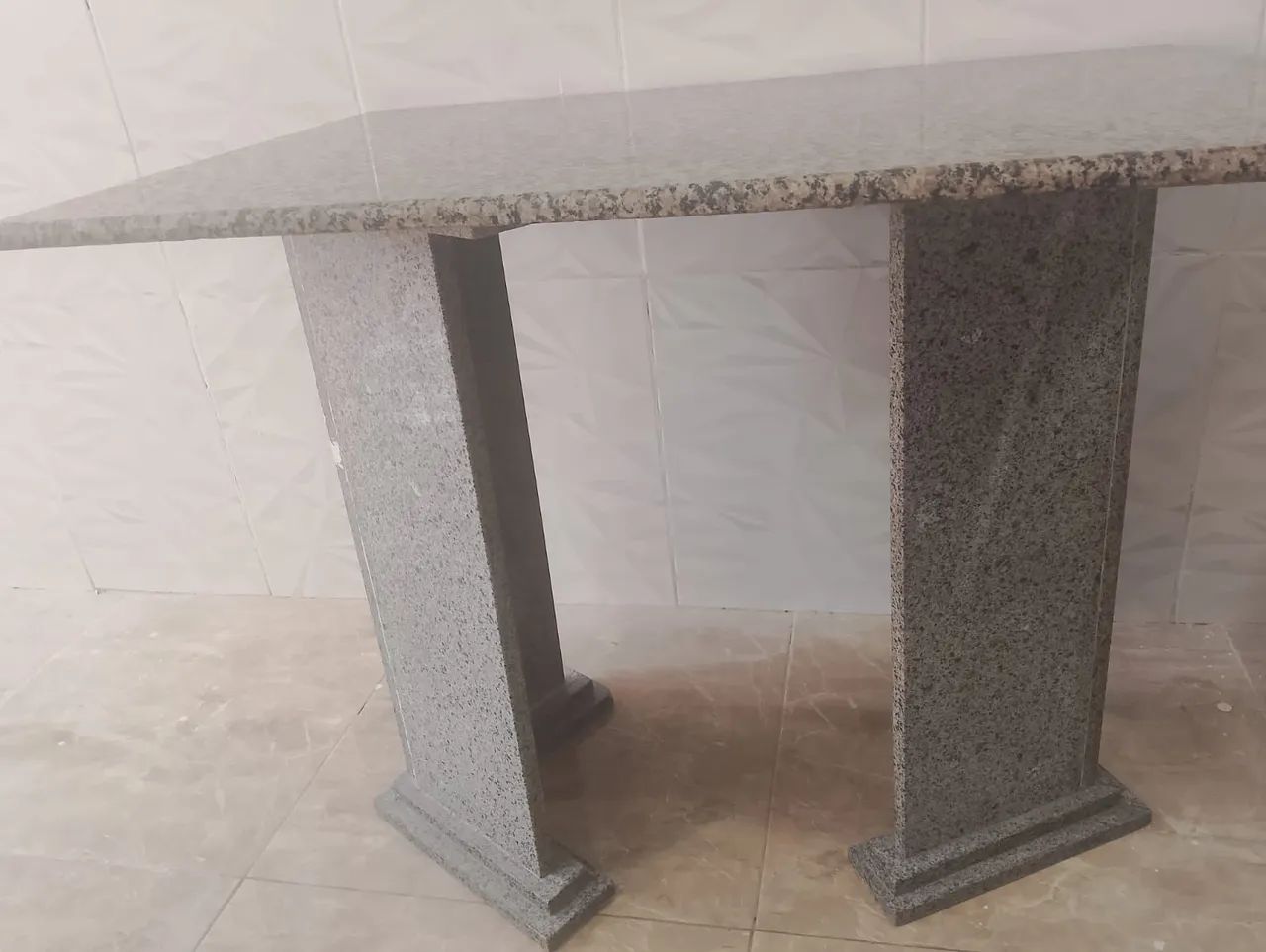 Mesa de Granito Resistente e Conservada - 100cm x 70cm - Foto 2
