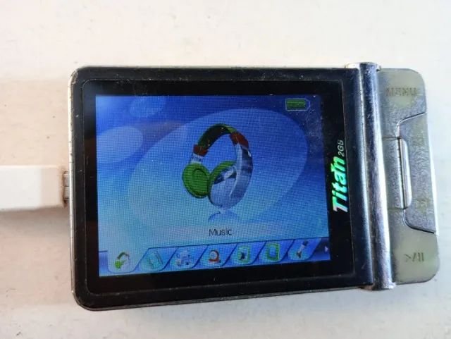 MP5 Player Titan 2GB Antigo Com Camera Radio Retro Y2K - Foto 4