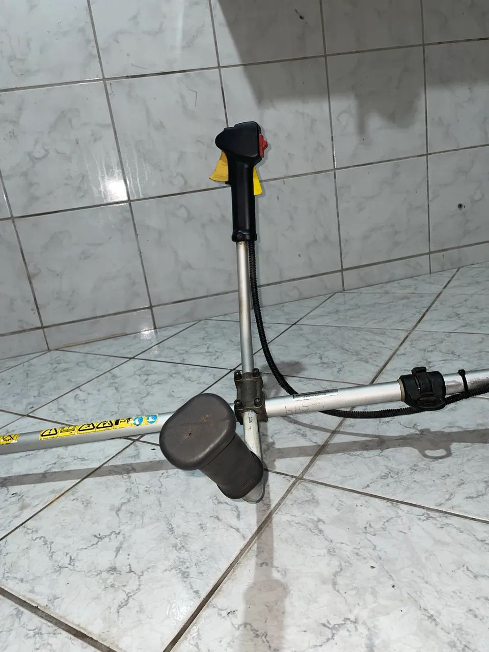 Vendo roçadeira Honda 4 tempos Gx50  usada e revisada .chama se realmente tiver interesse  - Foto 4