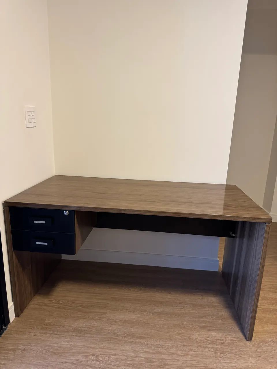 Mesa de escritório  1,36x0,68 - Foto 2