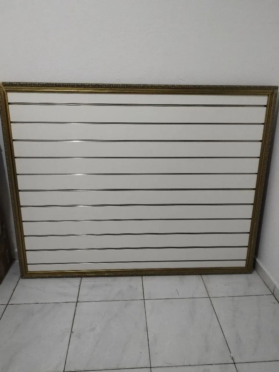 Painel canaleta com moldura dourada - Foto 3