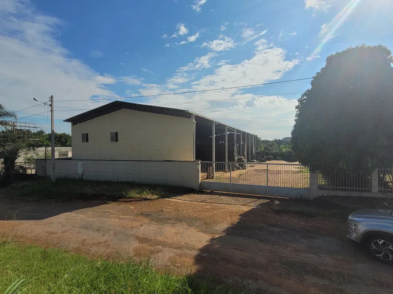 GALPÃO NA BR-153 ( HIDROLÂNDIA)