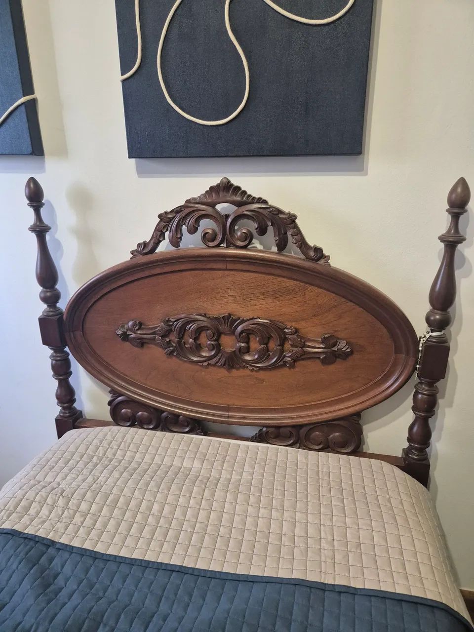 Cama vintage clássica madeira