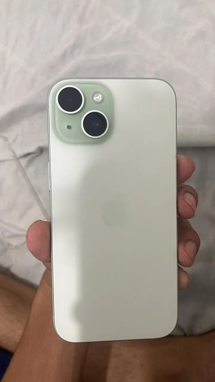 iPhone 15 Todo original - 128 GB / Verde