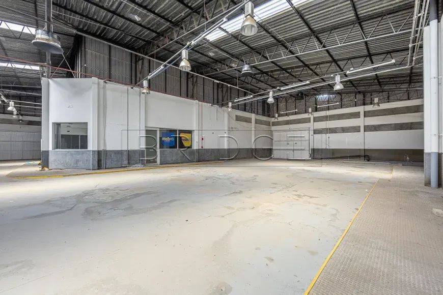 Prédio comercial com estacionamento e 1237m²! - Foto 2