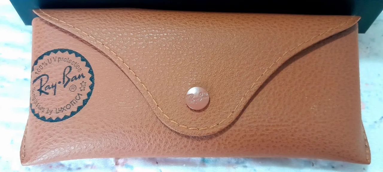 Vendo óculos "usado em 3 ocasiões" original Ray ban