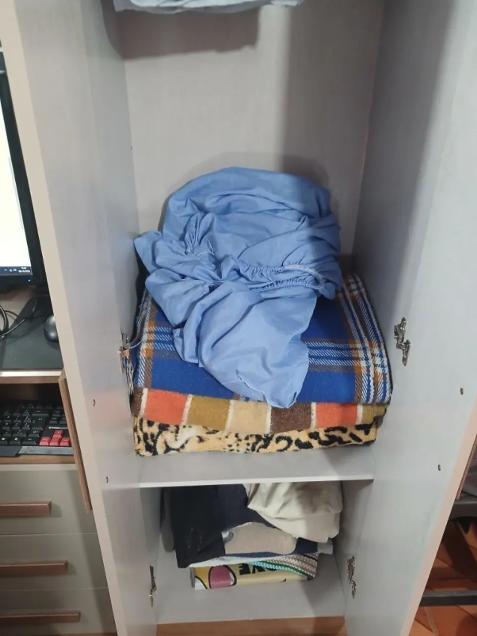 Vendo Armário acoplado com Cômoda - Foto 2