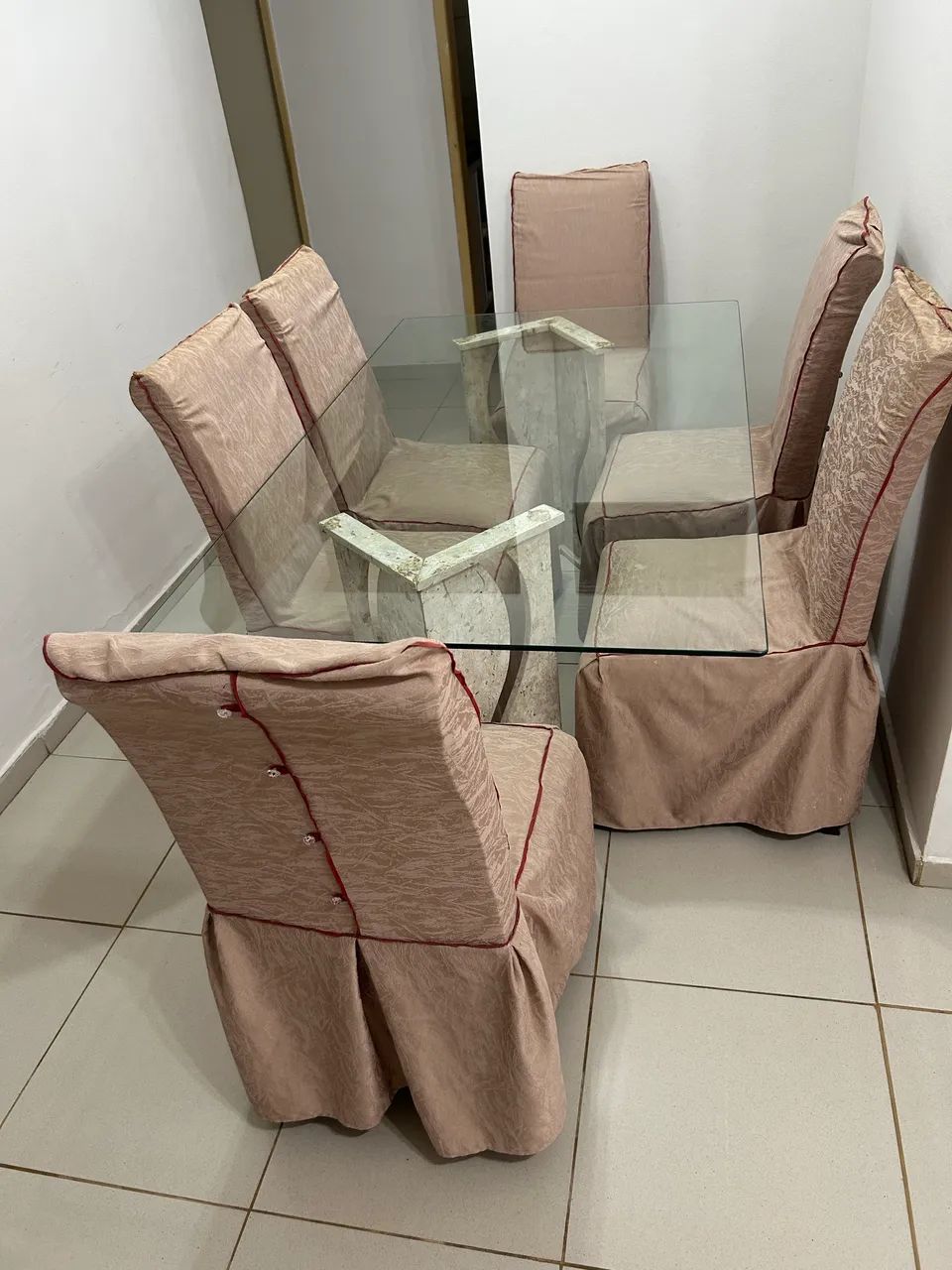 Vendo mesa retangular de jantar com 6 cadeiras
