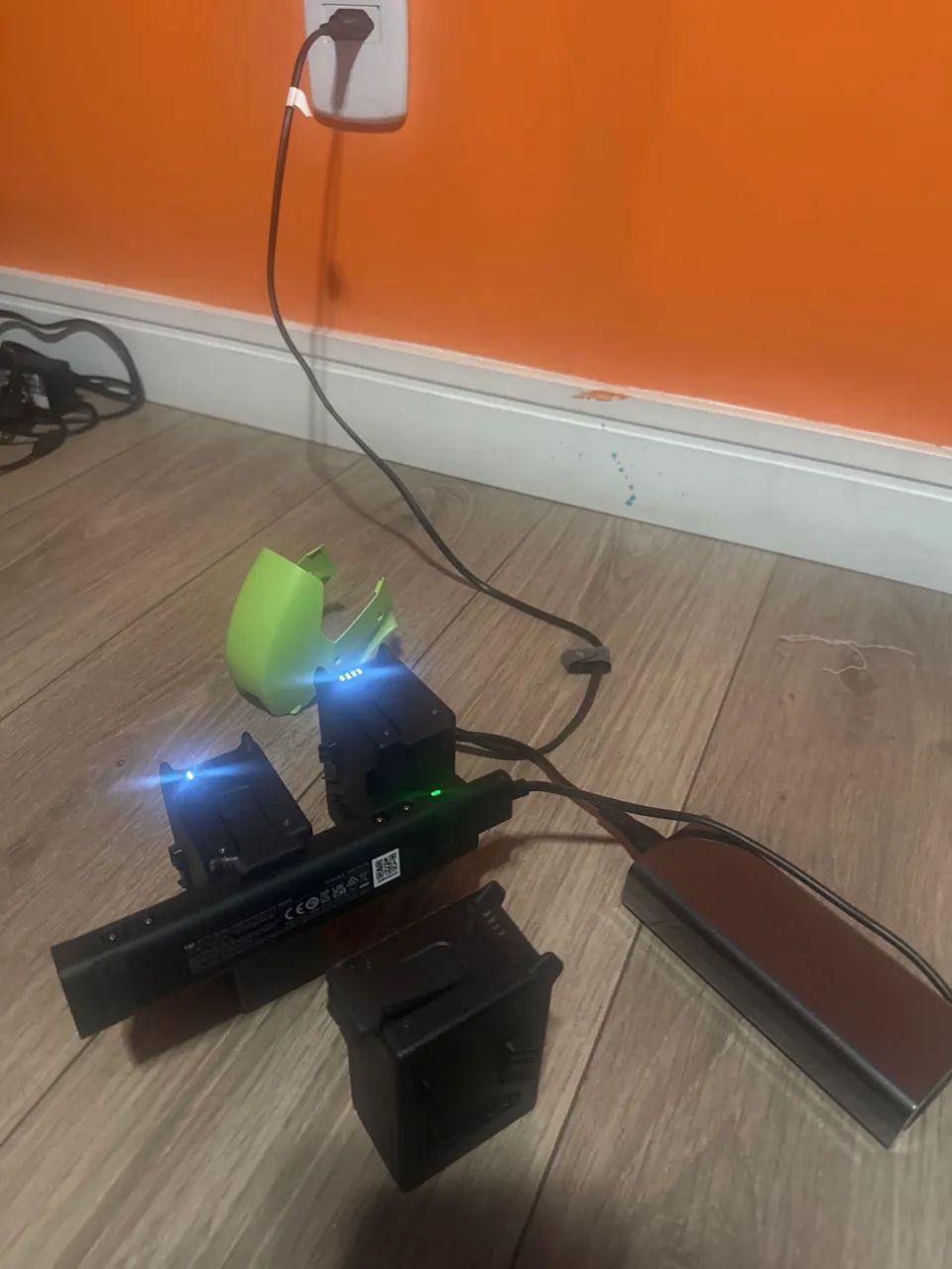 Dji fpv - 2 baterias, carregador para as 3 baterias + capinha 