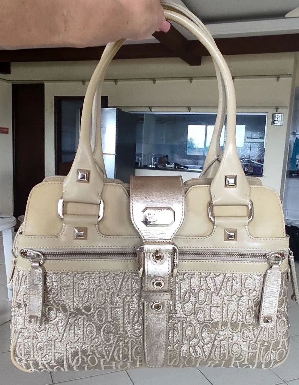 Bolsa Original Victor Hugo Tommy Dourada  - Foto 2