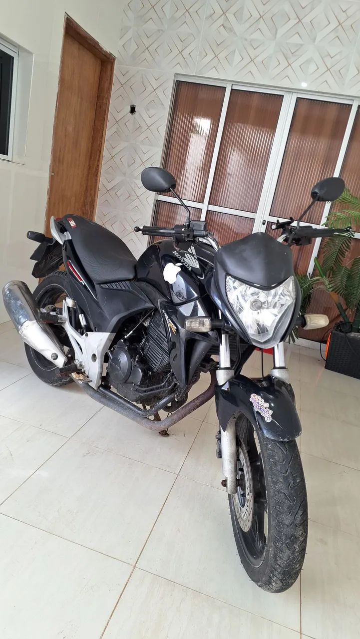 Moto CB 300