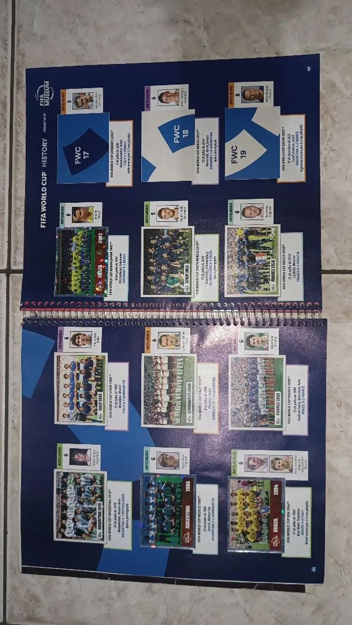 Álbum de figurinhas - Copa do mundo  - Foto 5