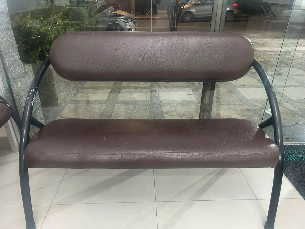 Cadeira de cabeleireiro  hidraulica dois bancos de espera - Foto 2