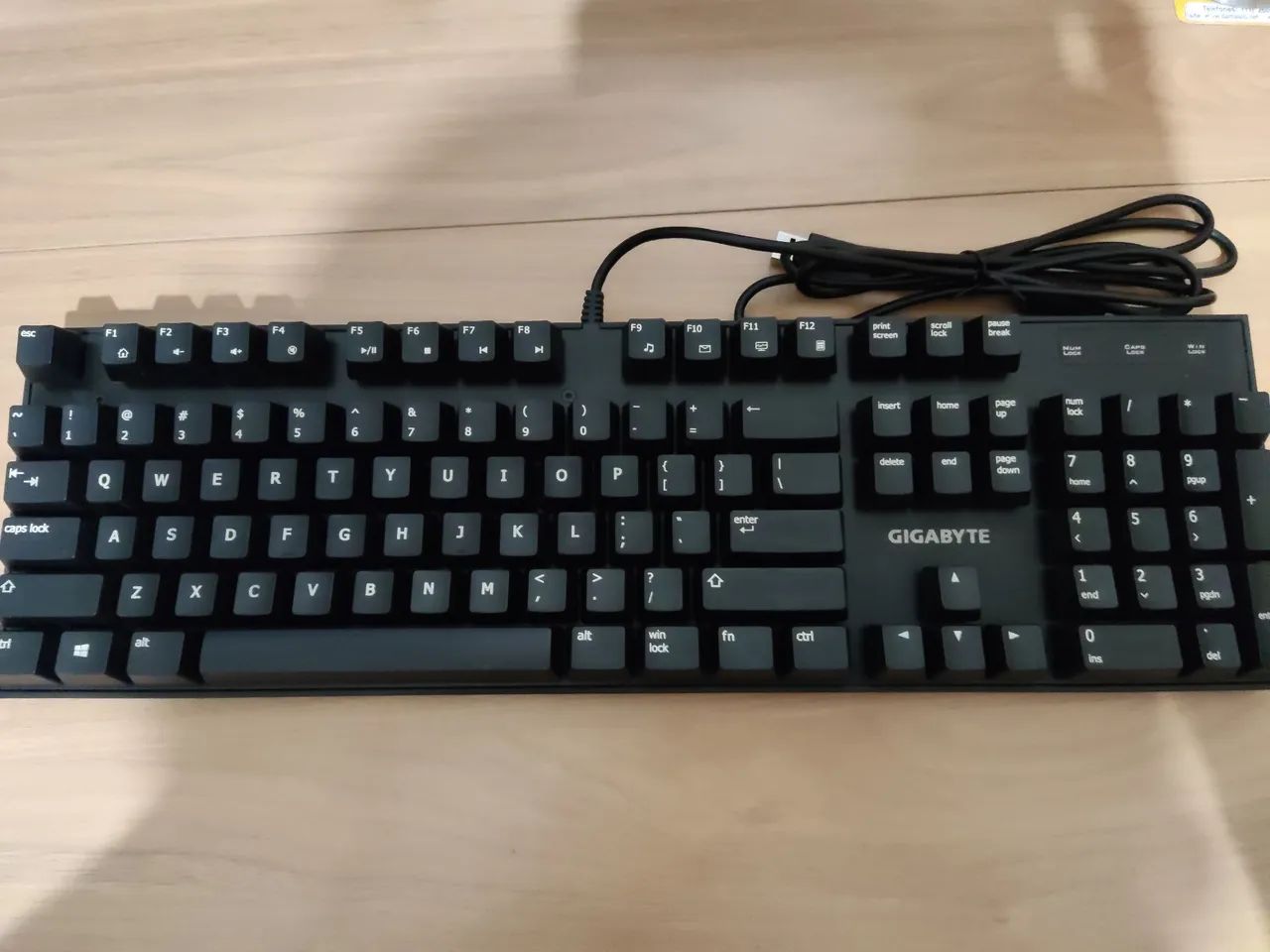 Teclado gigabyte force k83 cherry MX blue