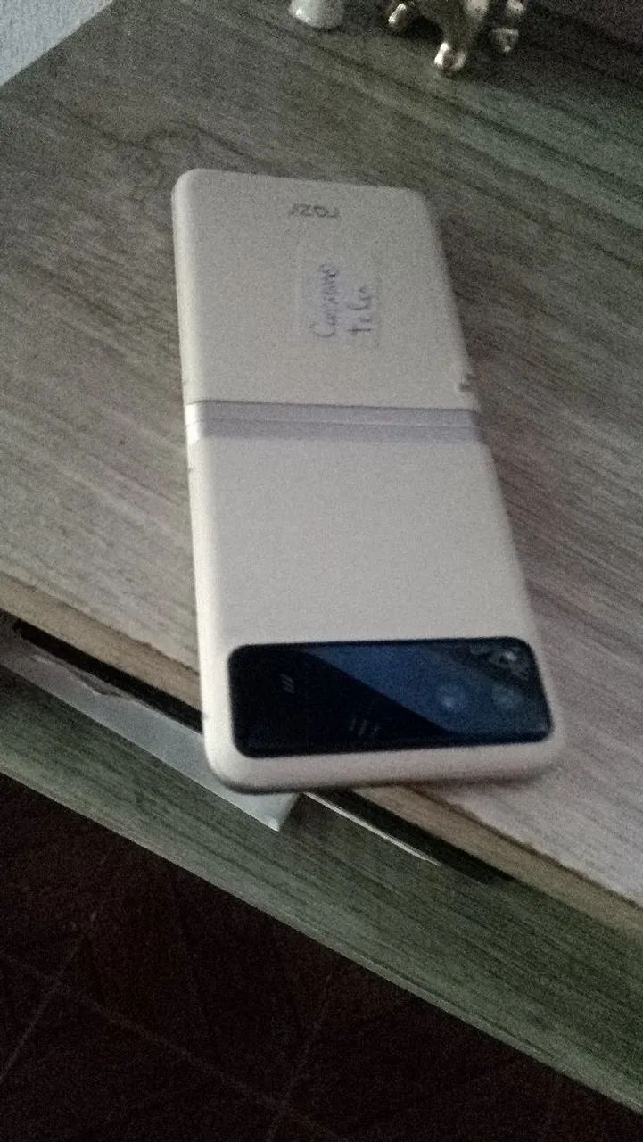 Celular Motorola razard 40 