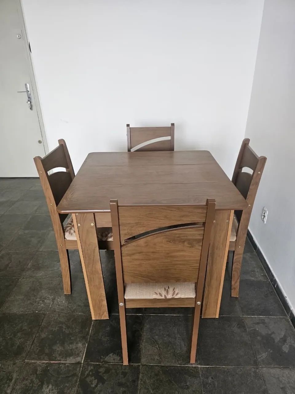 Mesa com 4 cadeiras - Foto 4