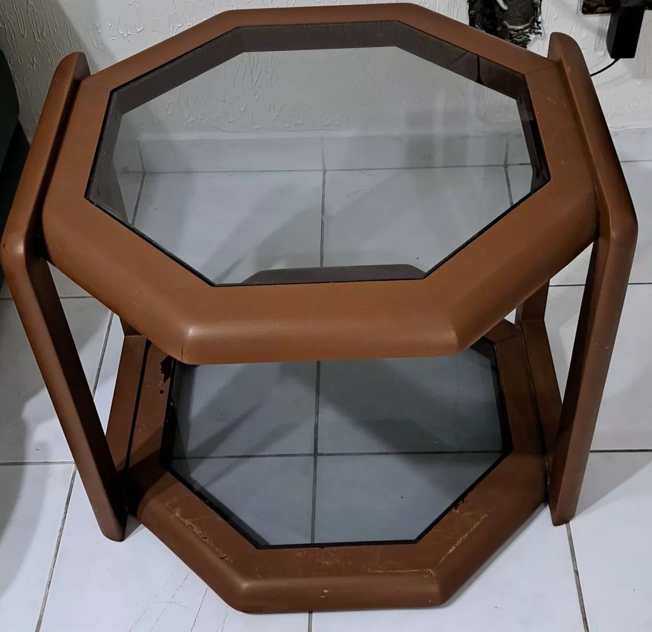 MESA DE CENTRO OU  LATERAL COM TAMPO DE VIDRO (USADA)